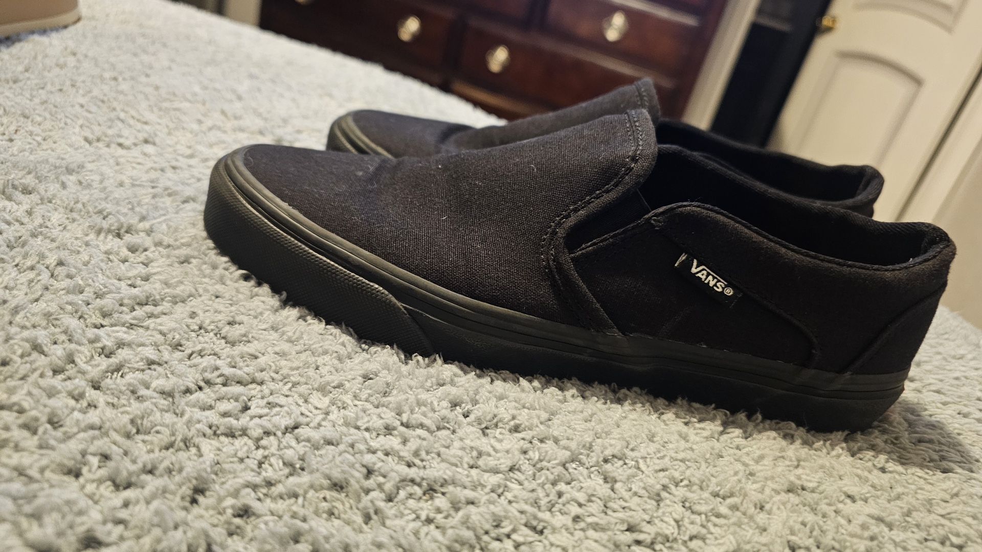 Woman’s Vans Size 8
