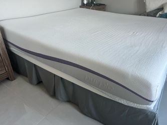 King-size Purple mattress, adjustable base, and mattress topper (Tempur-pedic)