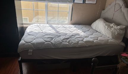 Bed frame + Twin Matress