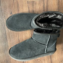 New Woman’s Winter Boots, Size 10, Runs Smaller