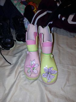 Girls rain boots size 7