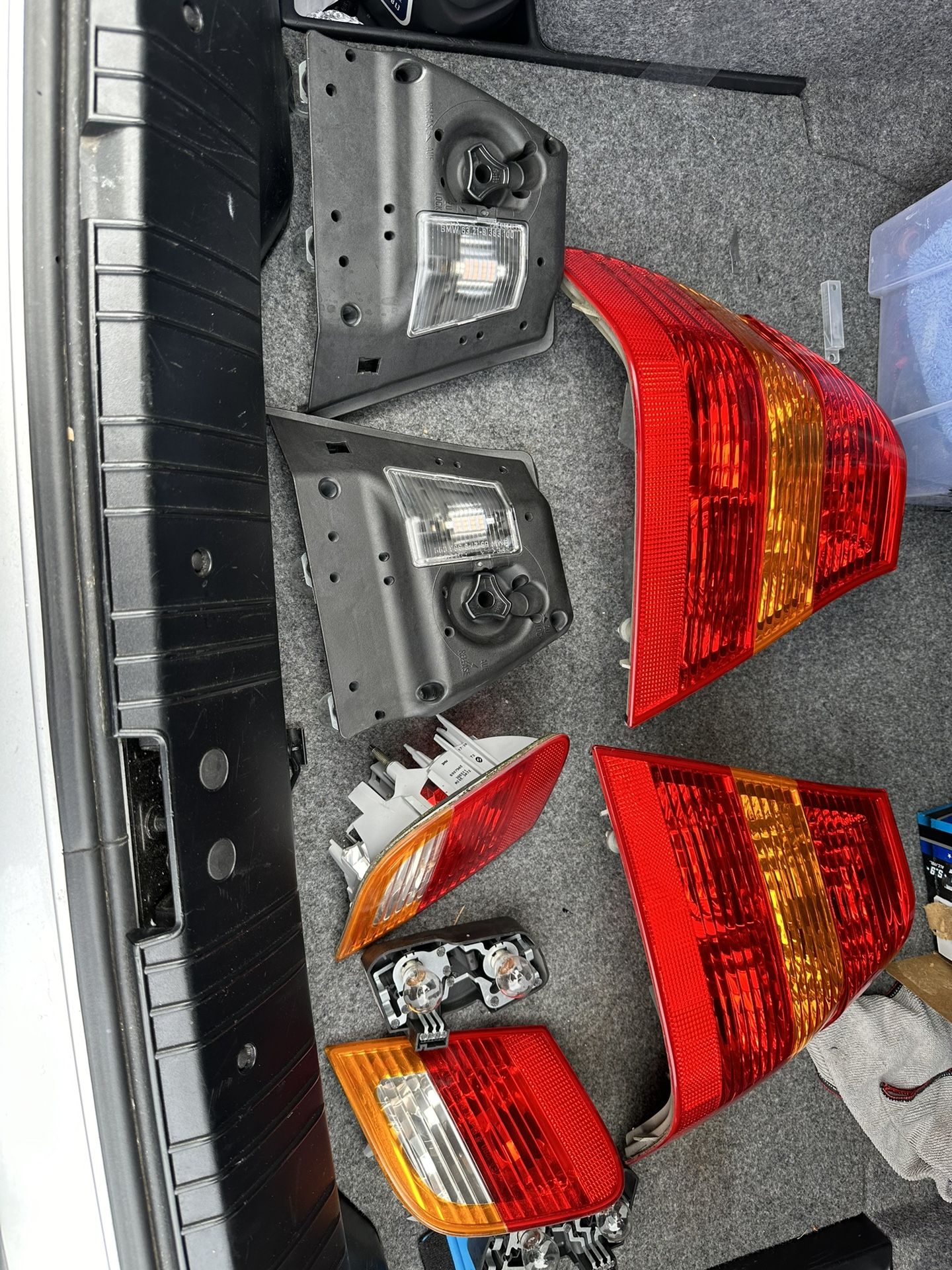 BMW E46 325i STOCK OEM TAIL LIGHTS FOR SALE OR TRADE 
