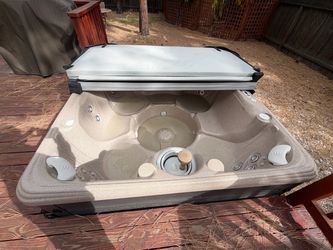 Caldera hot tub