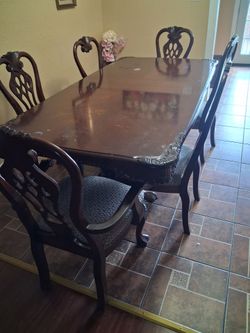 Wood table whit 6 chairs