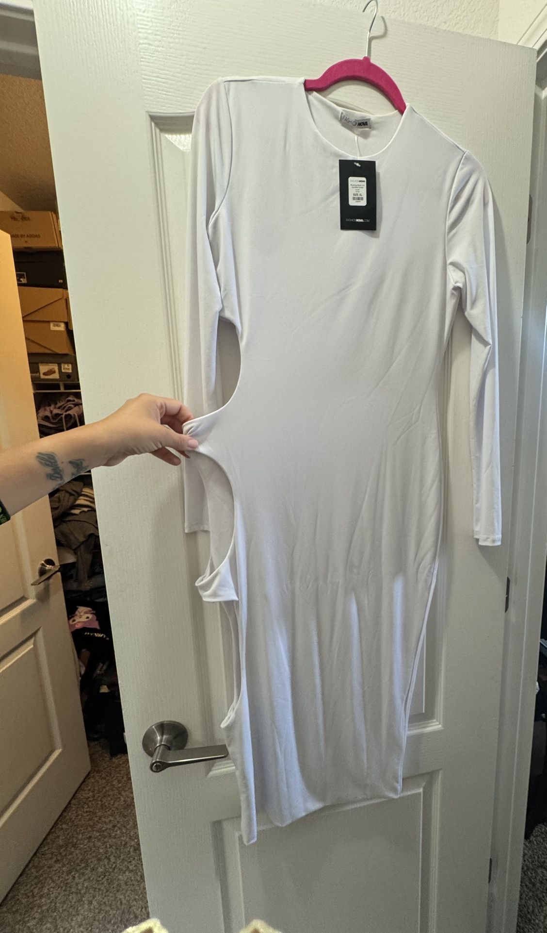 ✨ Fashion Nova “Rocking Body Cut Out Midi Dress” – Size XL (White) ✨