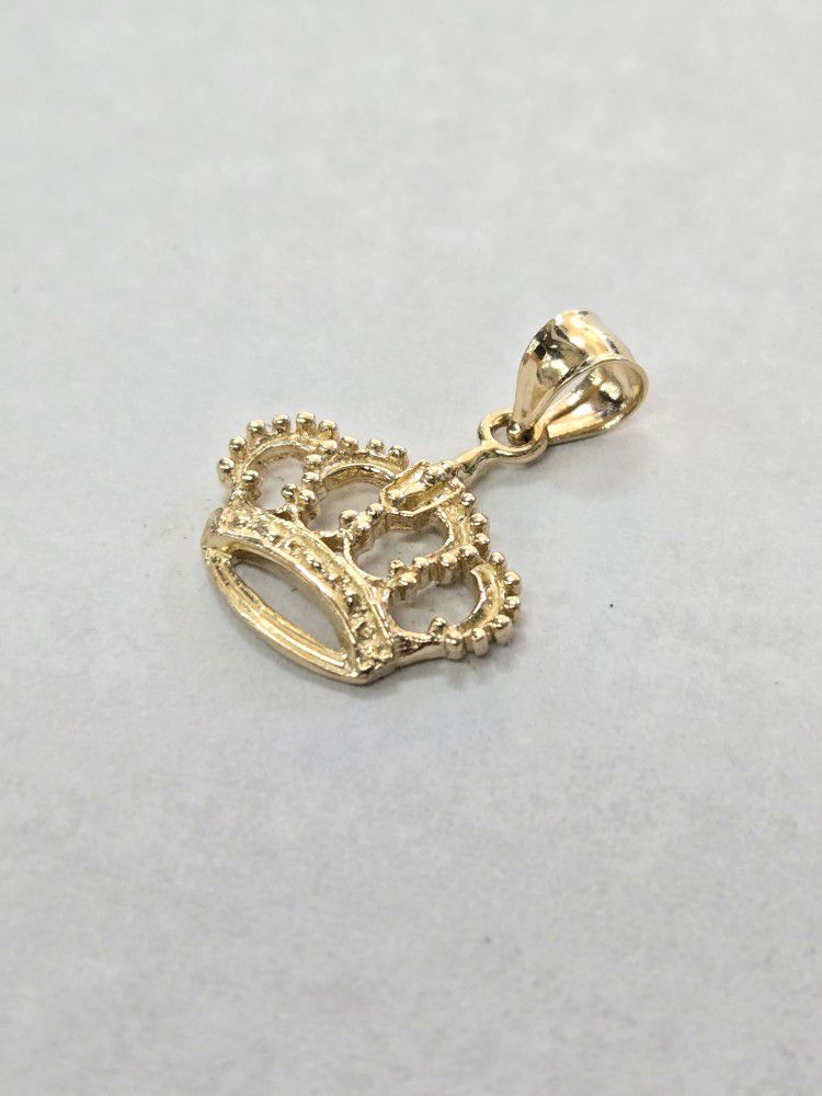 14kt Gold Crown Charm 👑 