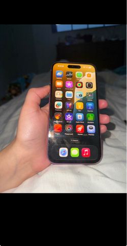iPhone 16 pink