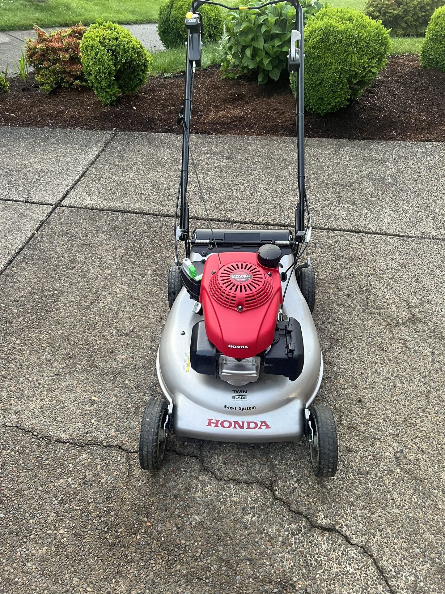 Honda Lawnmower HRR21 6K9VKAA Self Propelled Lawn Mower 3 in 1 System. Twin blade advantage Auto Choke. for Sale in Gresham OR OfferUp