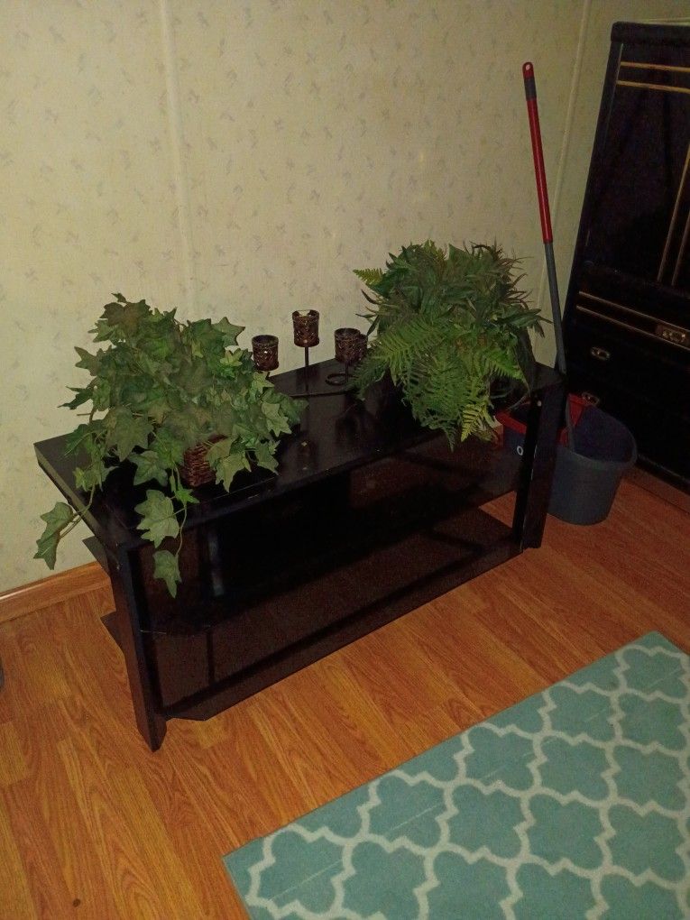 2 Artificial Plants In Baskets