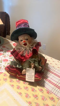 Geppeddo porcelain clown doll