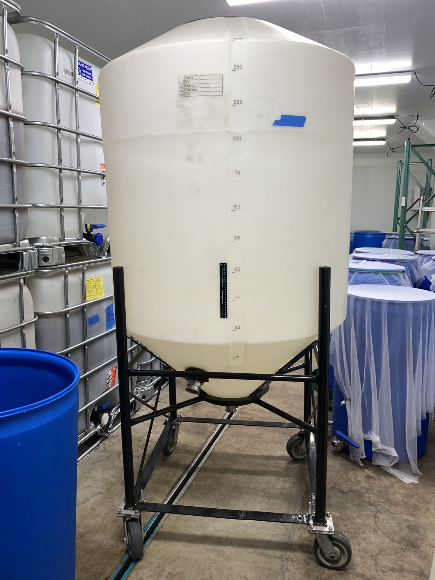 285 Gallon Plastic Conical Tank Fermenter Storage Tank On Stand