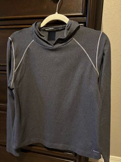 Women’s long sleeve hooded Nike shirt size M