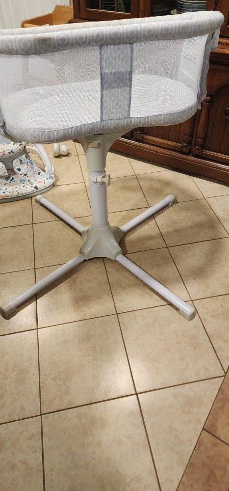 Halo Bassinest Swivel Sleeper