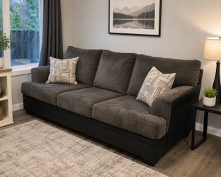 Ashley Modern Gray Sofa – Clean & Comfortable