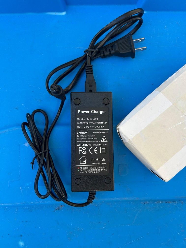 Cargador De Batería Marca Evaplus,tambien sirve para patinetes electricos o hoverboads