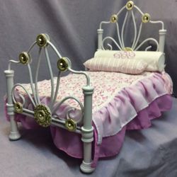 American girl doll Bed - Retired 