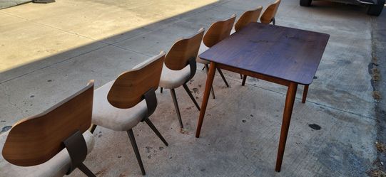 Mid Century modern chairs 6  and small table  450 OVO