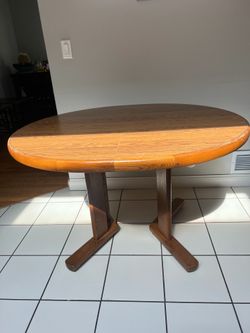 MOVING SALE !! Solid Kitchen table