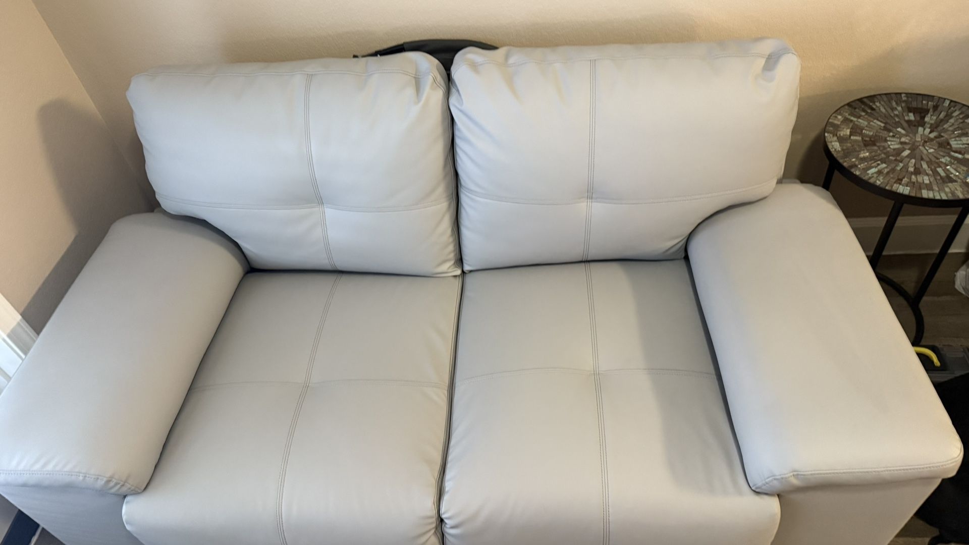 Love Seat Zoy Brand