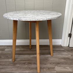 Round Hard Plastic Table 31.25” In diameter 
