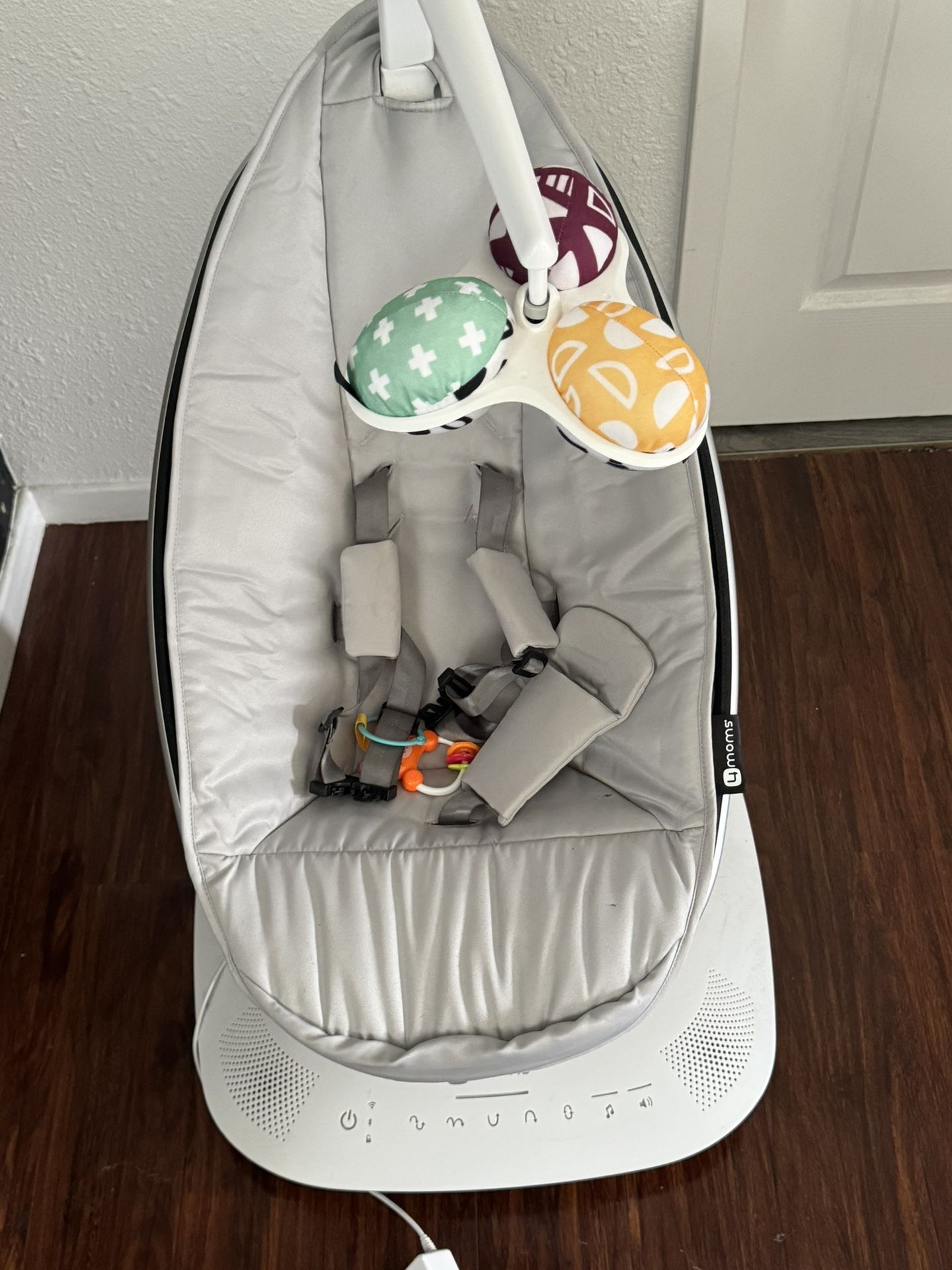 mamaRoo® multi-motion baby swing®