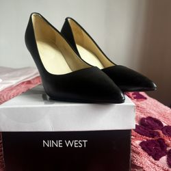 Nine West Pointed Black Heels Womens Size 10