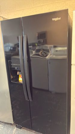 Nice like new Whirlpool side by side refrigerator