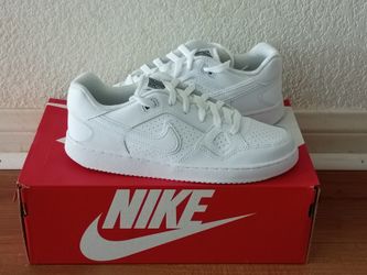 Nike multiple sizes read below