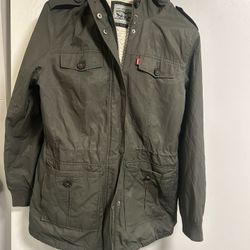 Levi’s Sherpa Lined Parka Jacket Men’s Medium Olive Green Faux Fur Hood Winter Coat