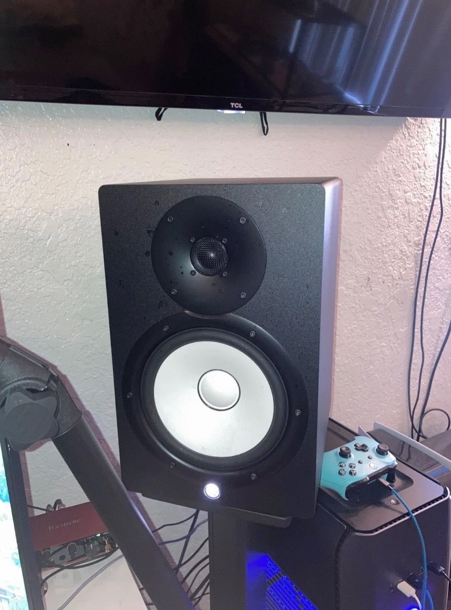 Yamaha hs8