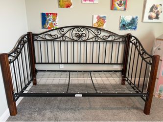 Daybed frame