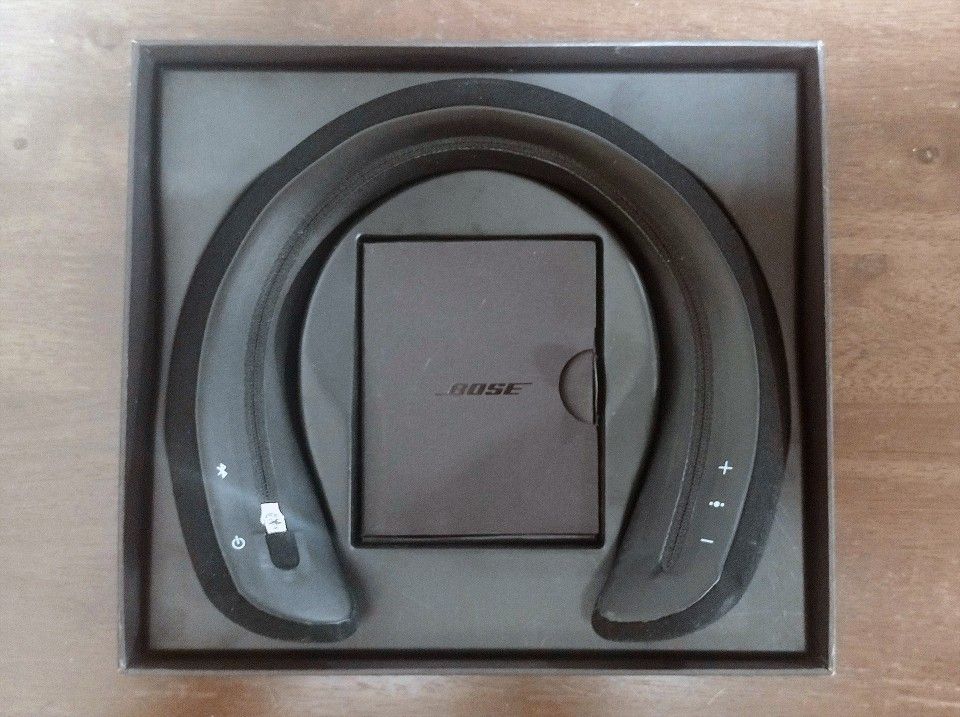 Bose Soundwear Companion Bluetooth Wearable +Zip-over Cover