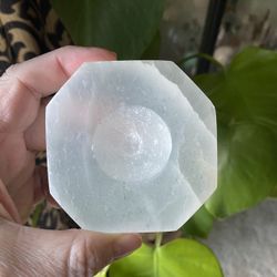 Selenite Sphere Holder