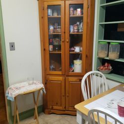 Corner cabinet