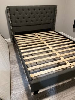 LOCATED IN LOS ANGELES CA BRAND NEW QUEEN BED FOR ONLY $300 MATTRESS INCLUDED 💥 $20 DELIVERY 💥NO SET UP💥 • We do not assemble • Brand new in bo