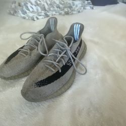 YEEZY BOOST 350 V2