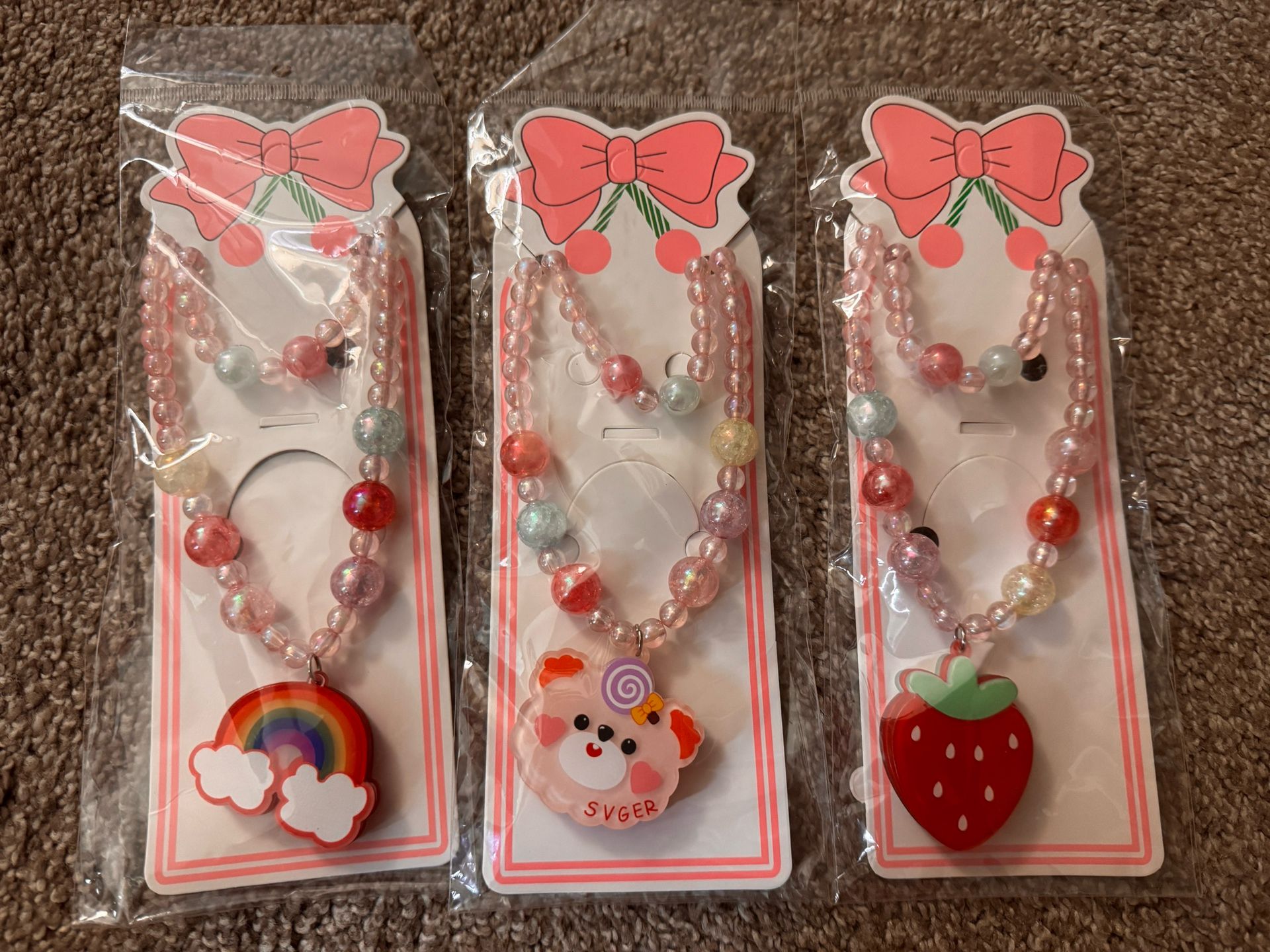 Children 's necklace flashing pendant Sparkly, colorful, and perfect for little princesses π