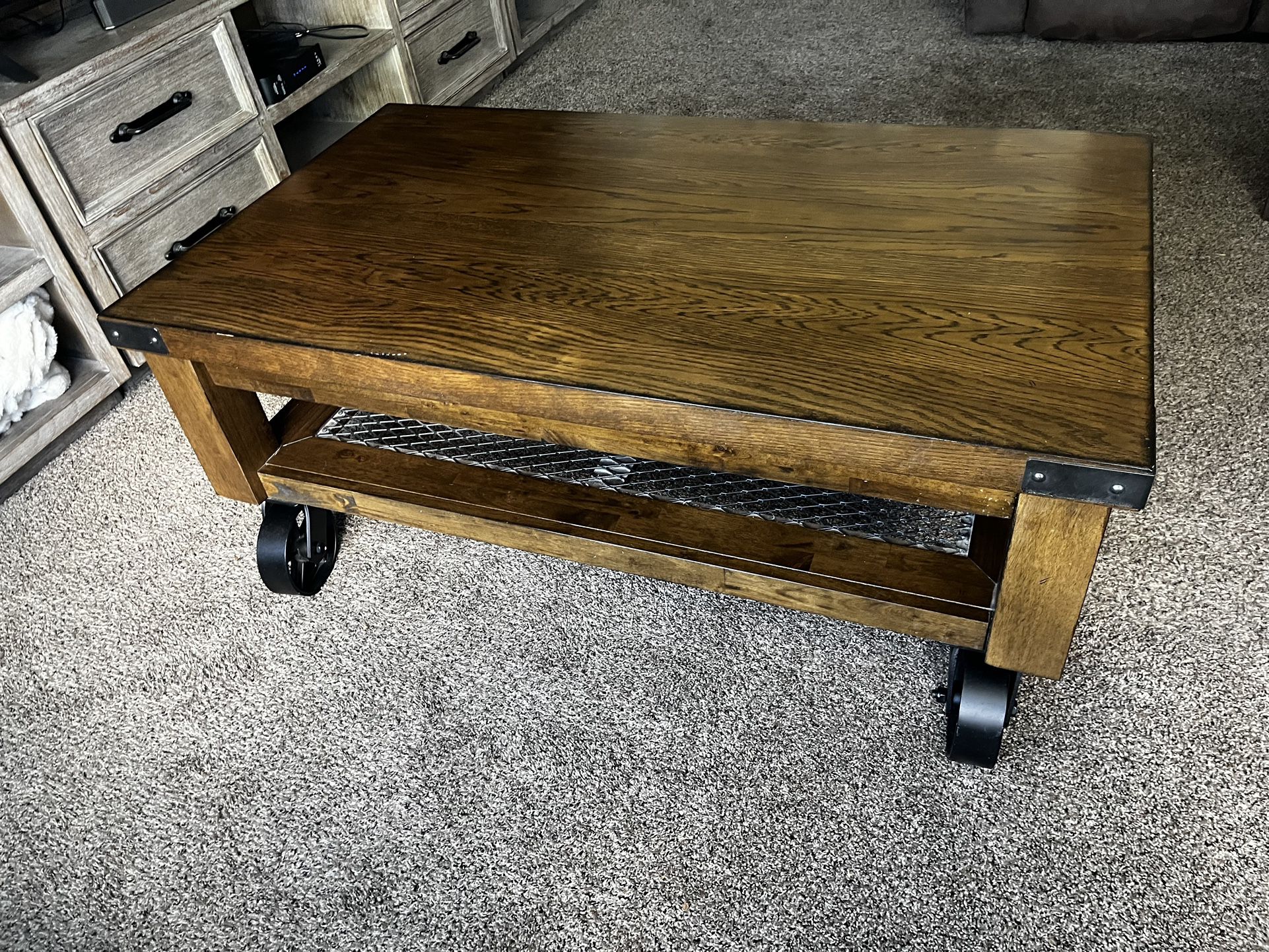 Coffee table Excellent condition!!
