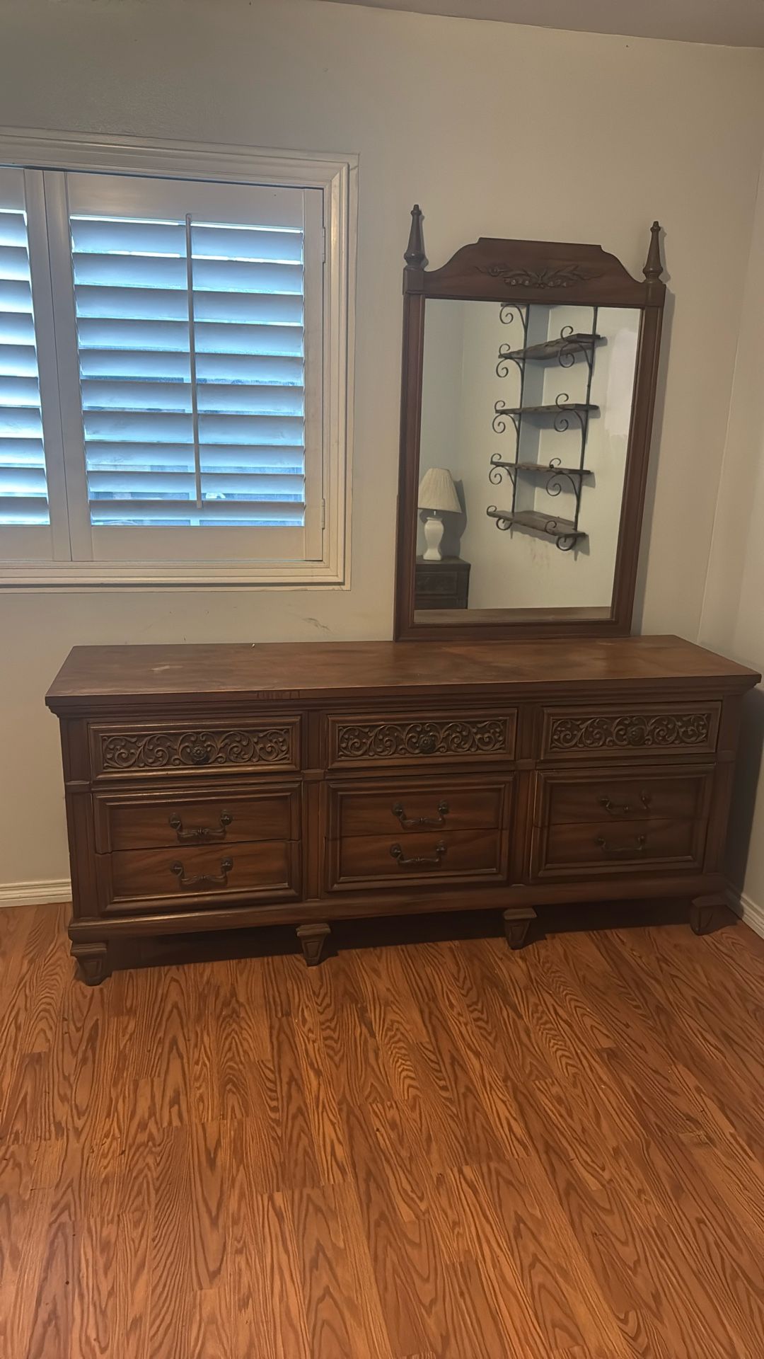 Dresser With Mirror