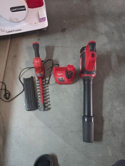Hedger and leaf blower m12. 2 batteries and a charger
