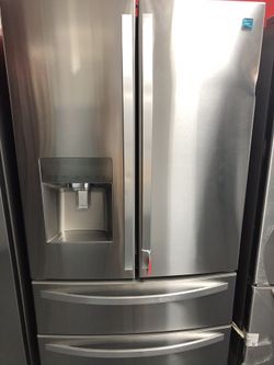 New scratch and dent kenmore stainless steel French door fridge with bottom freezer. 1 year warranty