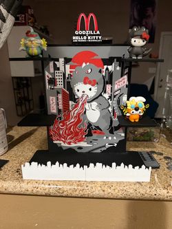 Diorama para hello kitty Godzilla  solo las 3 figuritas de las primeras fotos