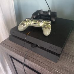 PS4 2 Controls With Charger