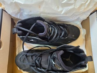 2 pairs of Jordan True Flight 9.5