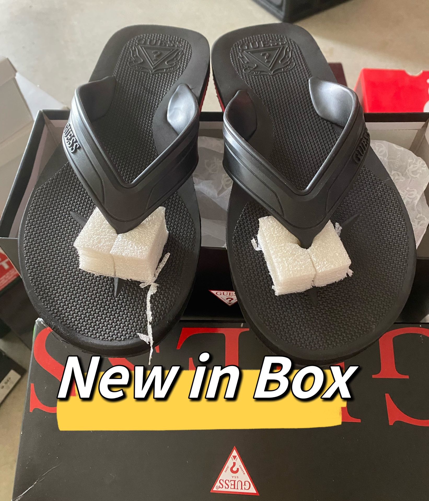 Brand NEW! GUESS Men’s Logo Flip Flop Sandals NIB!