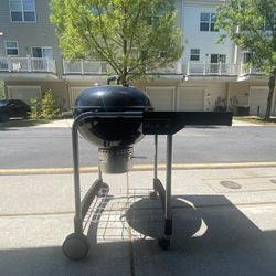 Weber 22” Performer Charcoal Grill