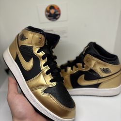 Jordan 1 Mid ‘Metallic Gold Black’ 