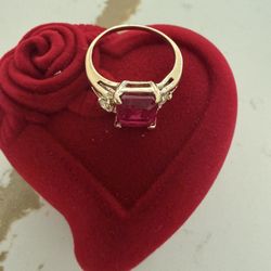 14K RUBY AND DIAMONDS RING SIZE 7.5