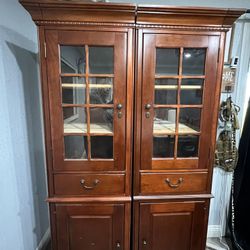 China Hutch / Curio Cabinet w/Lights