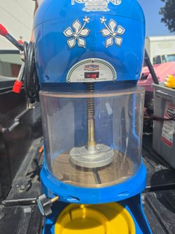 Snow cone machine